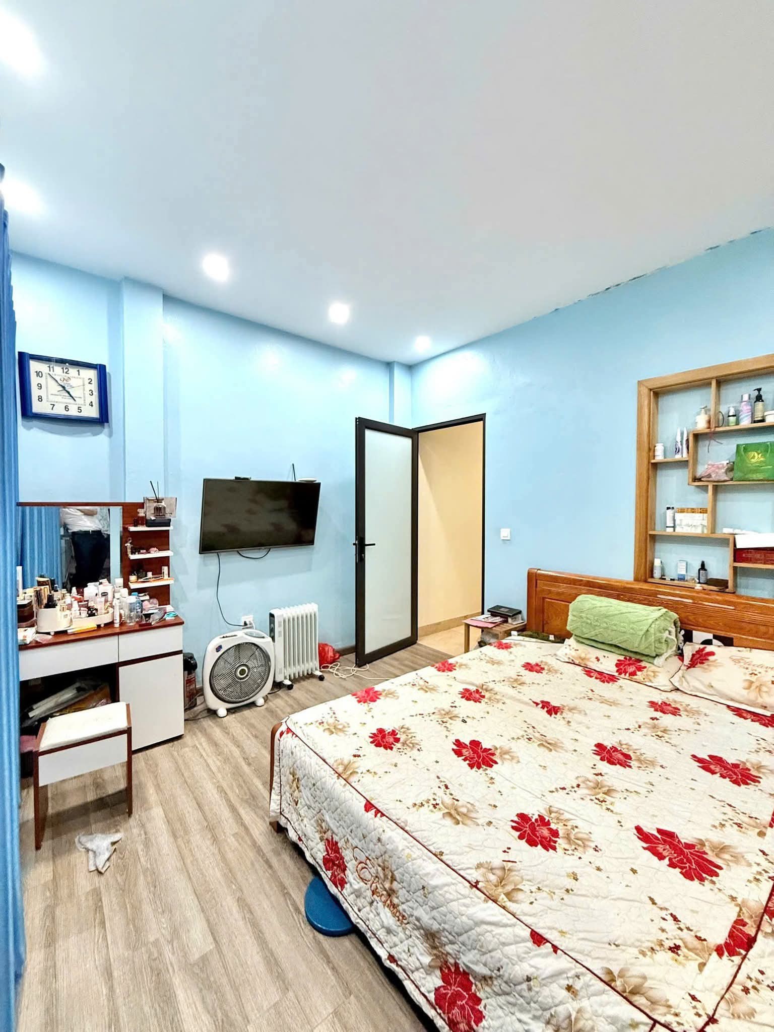 Cho thuê nhà Vũ Tông Phan, 3 tầng x 71m2, 3 ngủ, 2 vệ sinh, 20 Triệu Vpcty kết hợp ở... - Ảnh 2